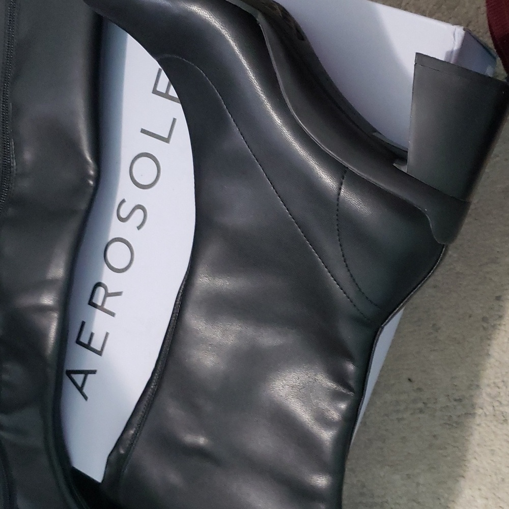A pair of brand new Aerosoles block heel boots!!! - Picture 5 of 5